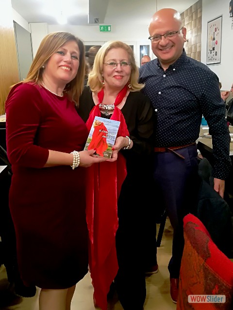 Sara Favarò, al centro con il Ministro Deo Debattista, la moglie e il libro di Sara IL CORAGGIO DELLE DONNE