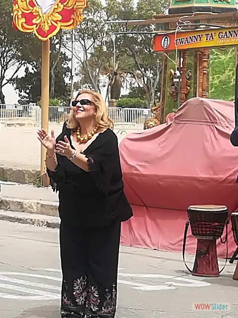 Sara Favar canta a Malta